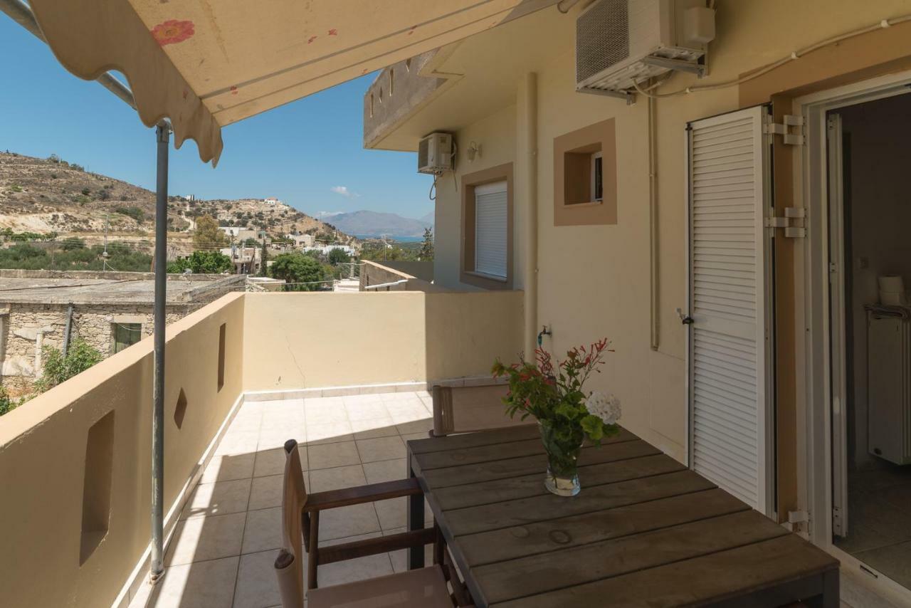 Irini Hotel Kamilari Bagian luar foto